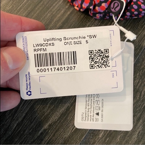 Lululemon Uplifting Scrunchie *Seawheeze 2020 in Race Pace Flare Multi - Picture 4 of 6
